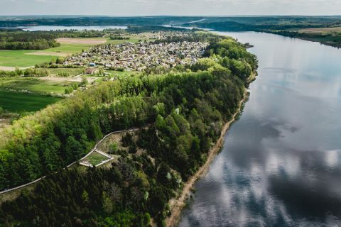 Virš Kadagių slėnio Arlaviškėse