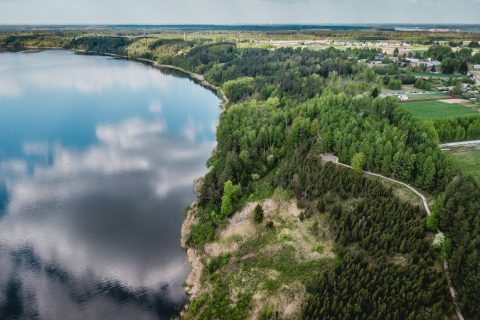 Virš Kadagių slėnio Arlaviškėse