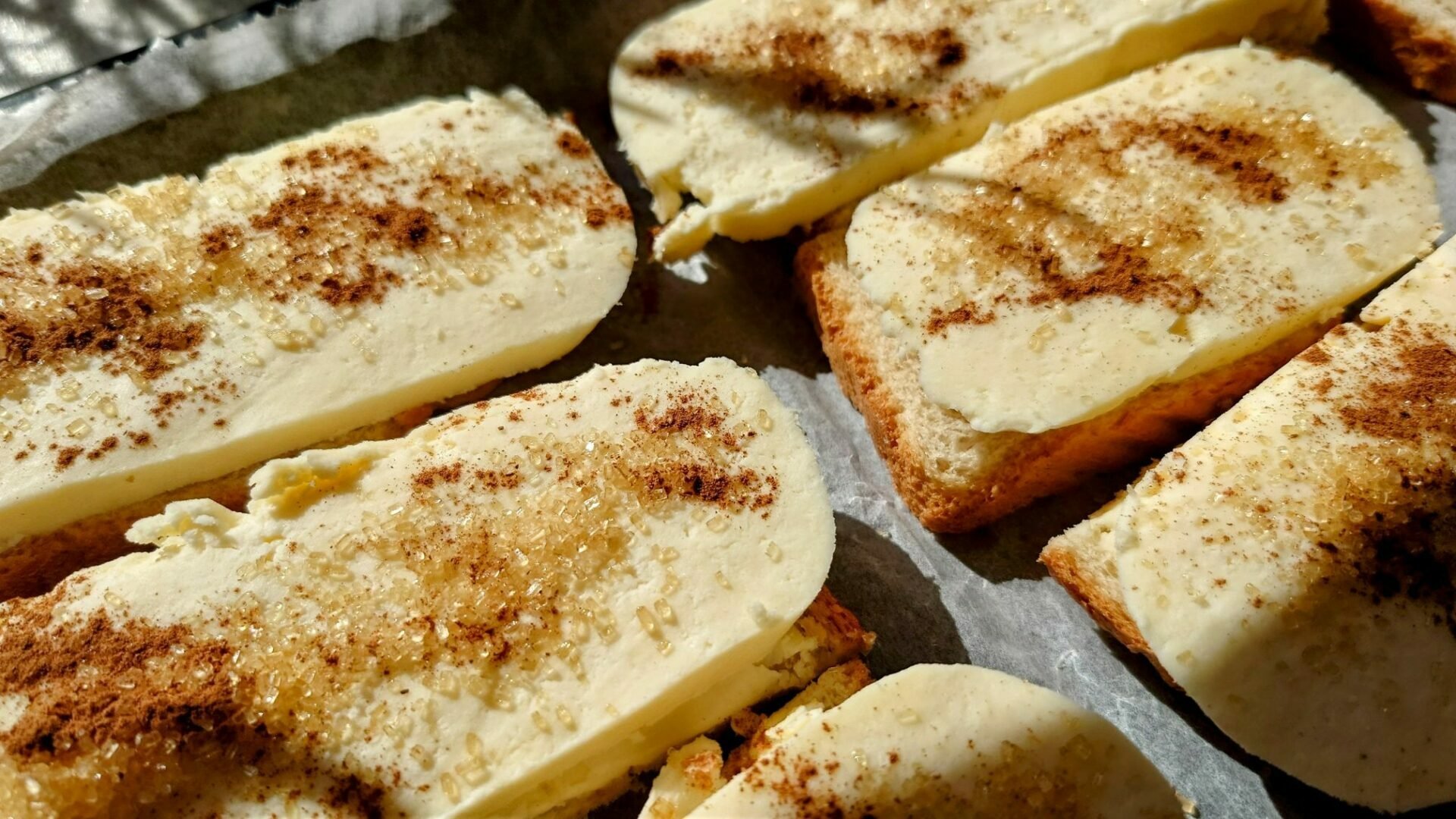 karšti sumuštiniai su varškės sūriu